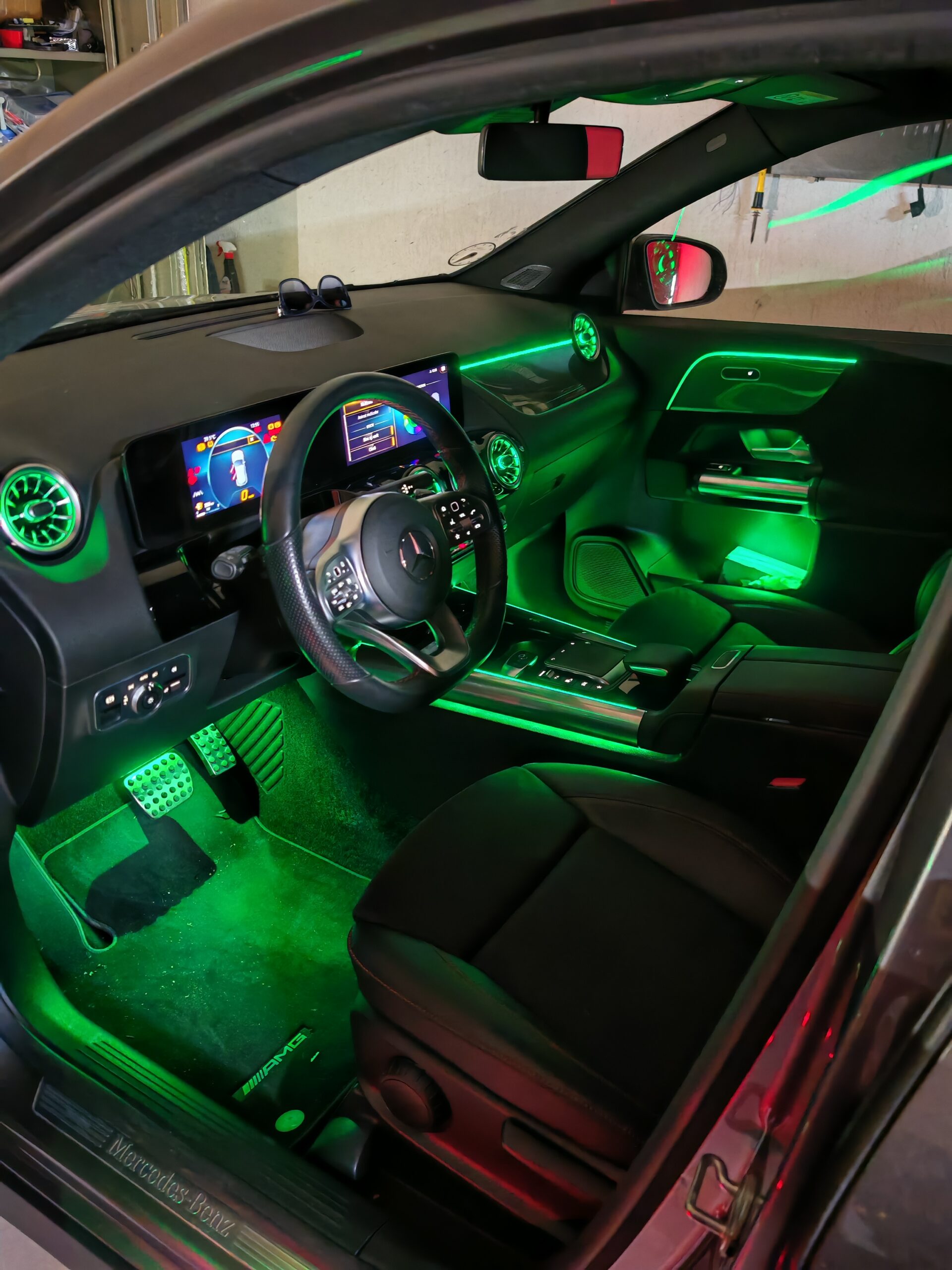 pachet lumini ambientale ambient lumini interior Mercedes Benz A class B GLB GLA dedicat original control din navigatie