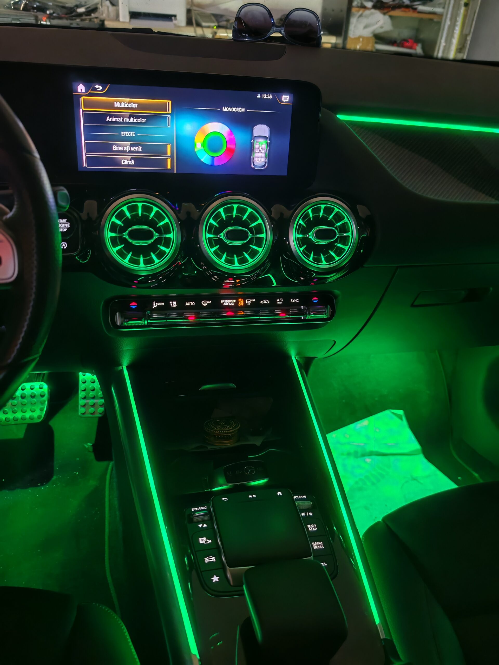 pachet lumini ambientale ambient lumini interior Mercedes Benz A class B GLB GLA dedicat original control din navigatie
