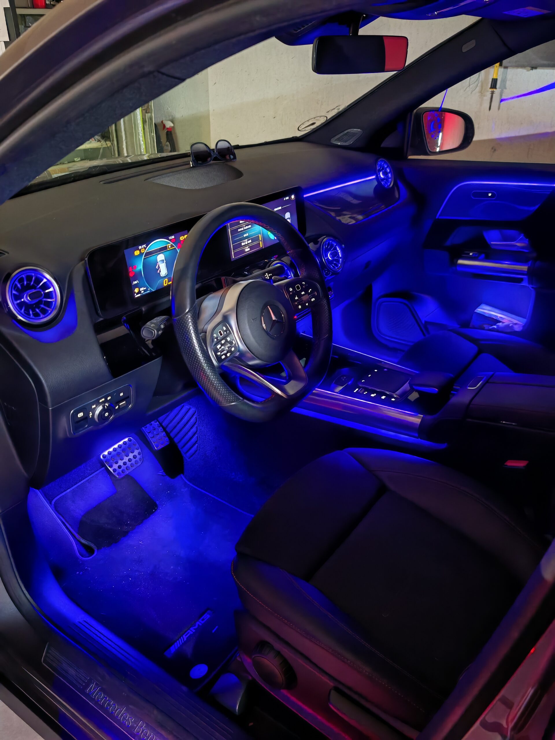 pachet lumini ambientale ambient lumini interior Mercedes Benz A class B GLB GLA dedicat original control din navigatie